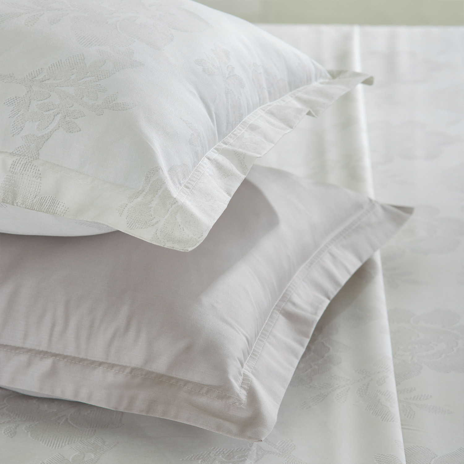 Dream in Desi Comfort: Exploring Bed Linen Online in India